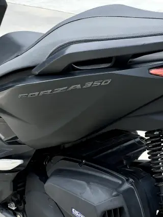 Honda Forza 350 ABS thumbnail 4