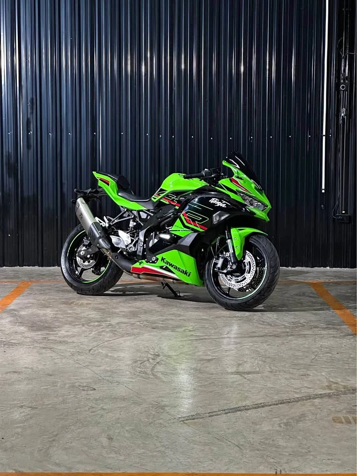 Kawasaki Ninja ZX-4R thumbnail 3