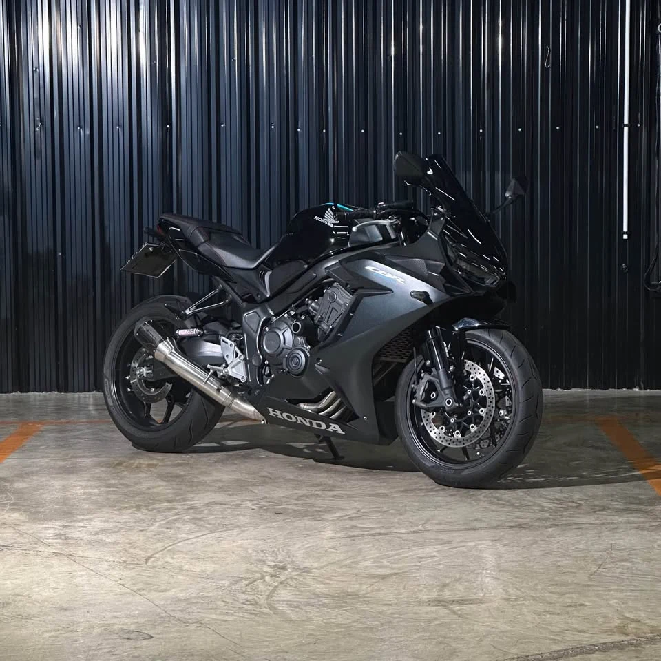Honda CBR 650R thumbnail 2