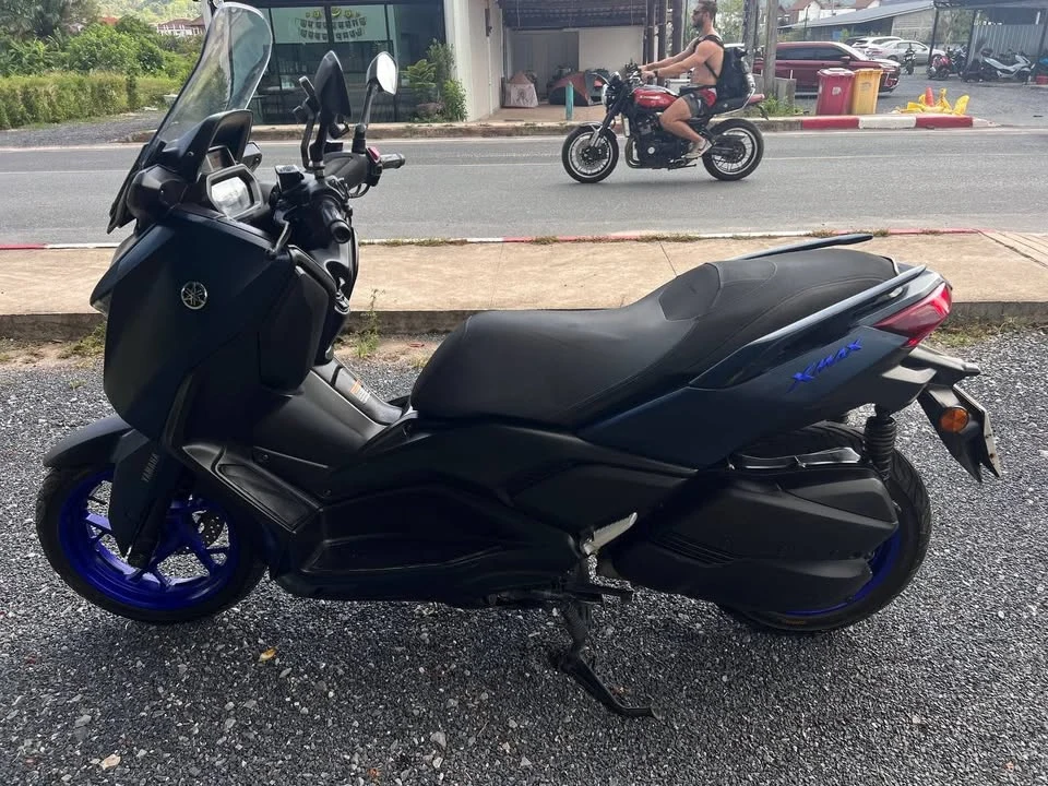 Yamaha XMAX 300 thumbnail 2